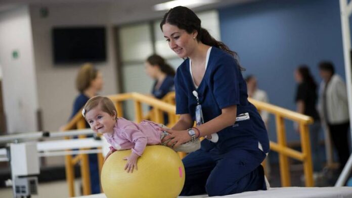 врач и ребенок