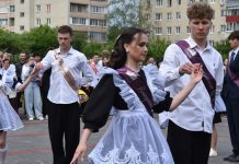 В Кораблинской школе имени Сарычева последний звонок прозвенел для 16 одиннадцатиклассников