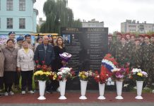 В Кораблинской школе имени Героя РФ Игоря Сарычева открыли памятник выпускникам, погибшим в военных конфликтах и СВО
